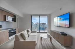 Chic 2/2 Condo with City views
