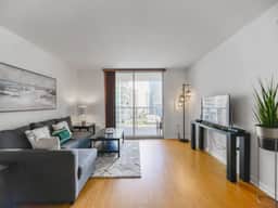 Cozy 1 Bedroom High Rise Condo