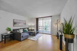 Cozy 1 Bedroom High Rise Condo