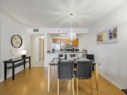 Cozy 1 Bedroom High Rise Condo