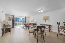Great Apt in Brickell Condo + Balcony/Free Parking