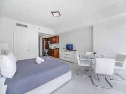 Lux Icon Studio Residence