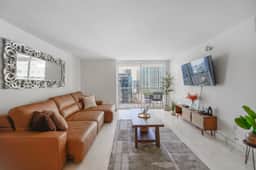 Spacious & Bright 3 Bedroom in Brickell