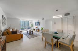 Spacious & Bright 3 Bedroom in Brickell