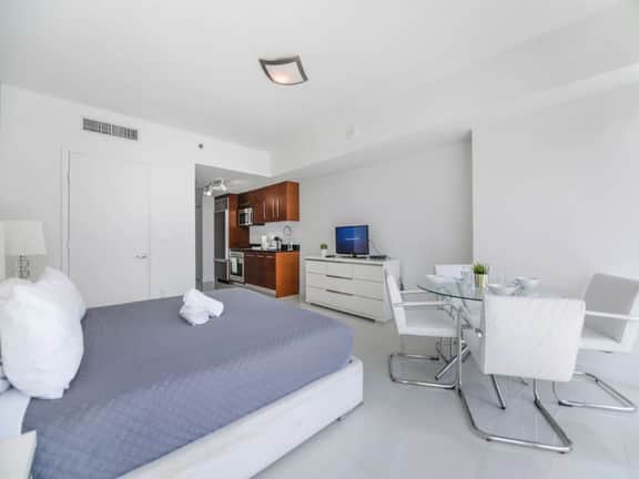Apt 2405 · Brickell Icon Studio King bed