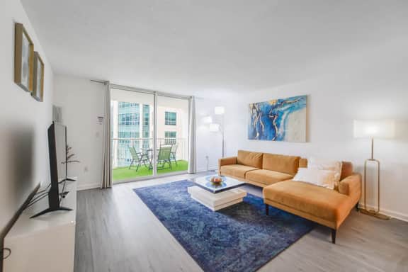 Beautiful Condo in Brickell + Balcony/Free parking