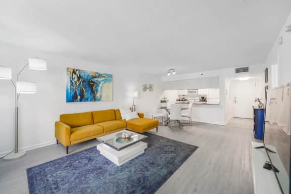 Beautiful Condo in Brickell + Balcony/Free parking