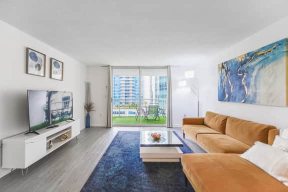 Beautiful Condo in Brickell + Balcony/Free parking