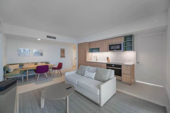 Chic 2/2 Condo with City views