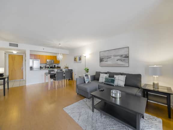 Cozy 1 Bedroom High Rise Condo