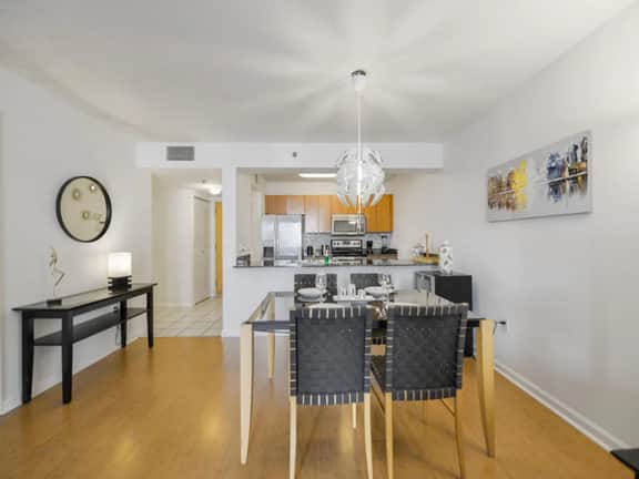 Cozy 1 Bedroom High Rise Condo