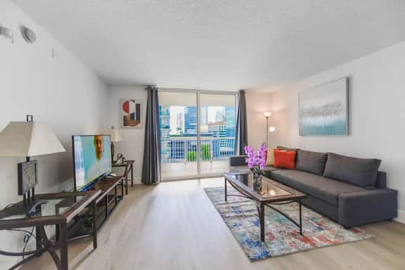 Great Apt in Brickell Condo + Balcony/Free Parking