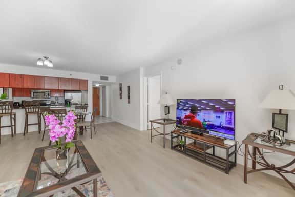Great Apt in Brickell Condo + Balcony/Free Parking