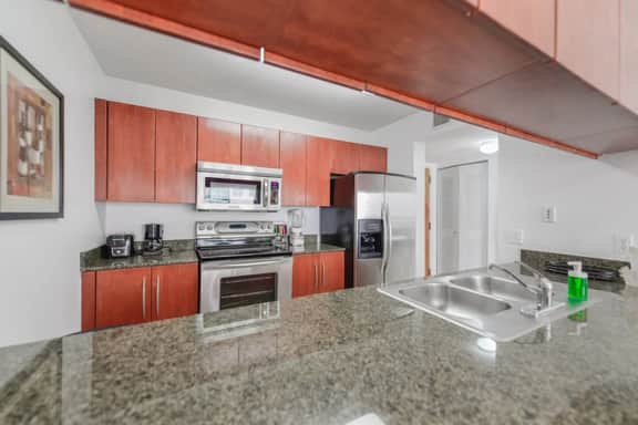 Great Apt in Brickell Condo + Balcony/Free Parking