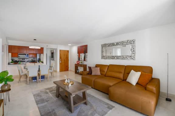 Spacious & Bright 3 Bedroom in Brickell