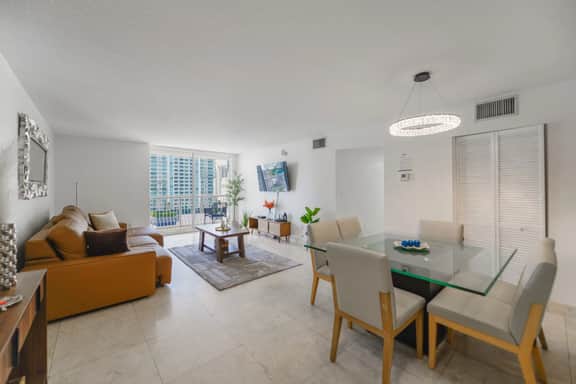 Spacious & Bright 3 Bedroom in Brickell