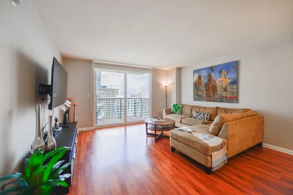 Beautiful Condo in Brickell + Balcony/Free parking