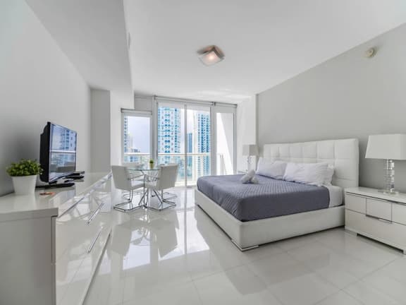 Lux Icon Studio Residence