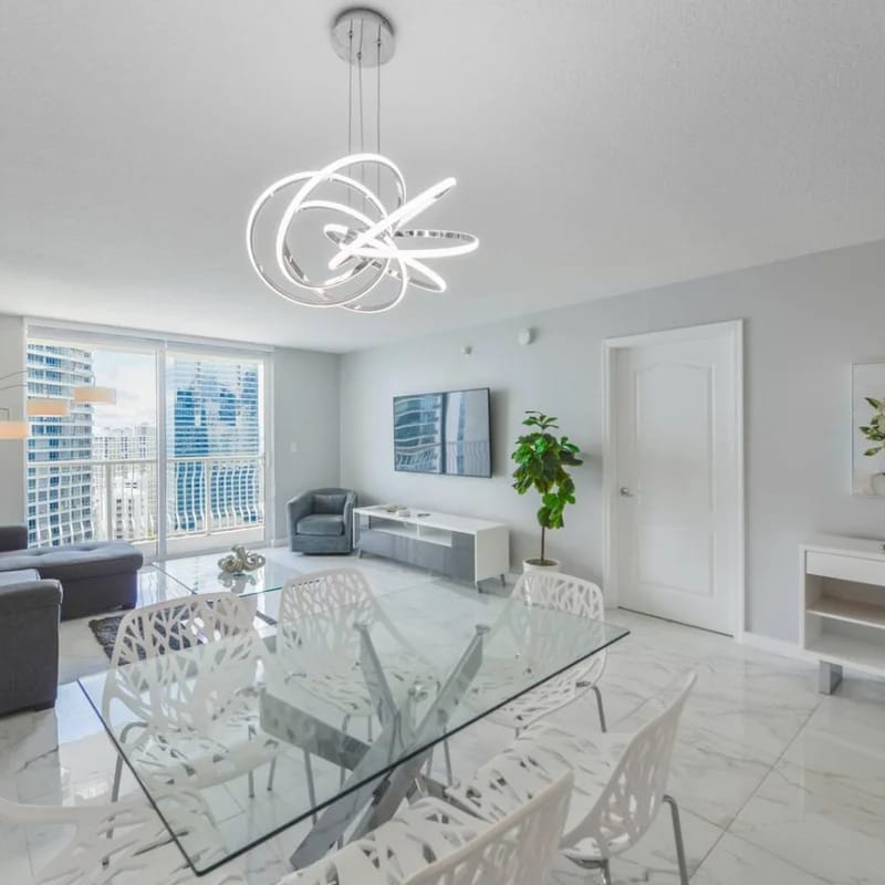 Highrise Condo in Brickell + Balcony/Free parking